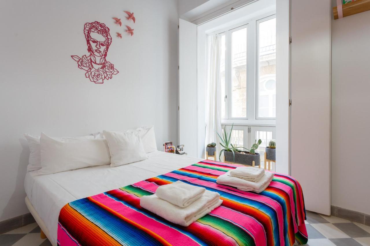Apartment The Queen's Designer By Cadiz4rentals