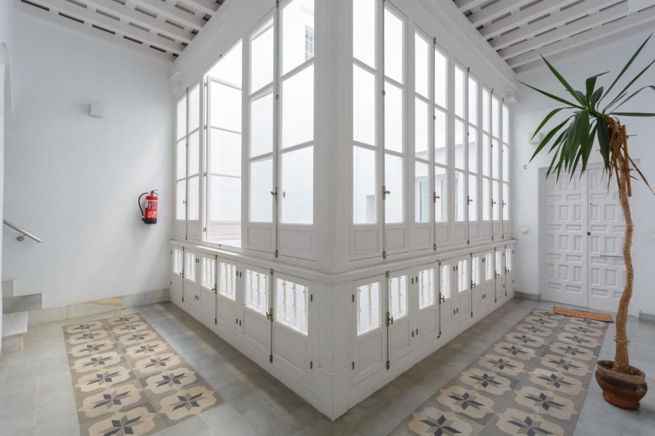 Apartment The Queen's Designer By Cadiz4rentals